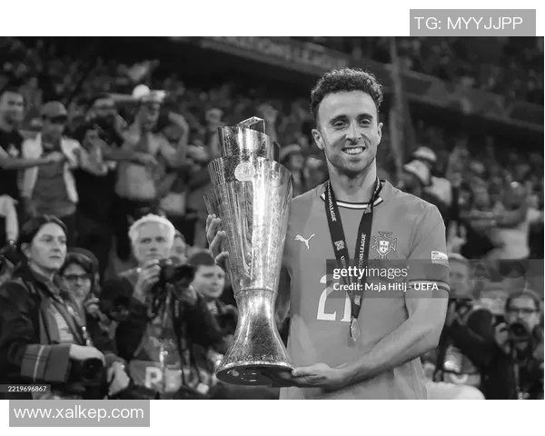 最新独行足球明星完整名单及其精彩表现分析